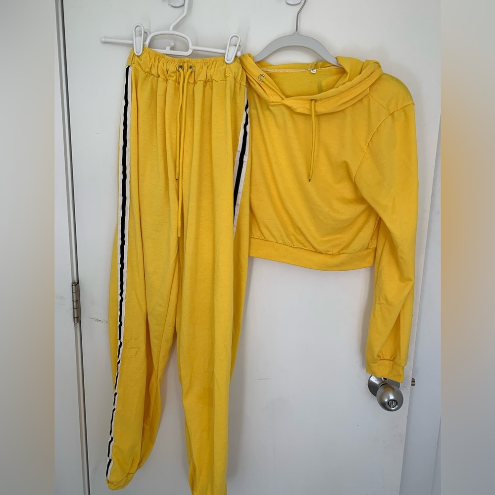 Yellow sweatshirt and jogger set